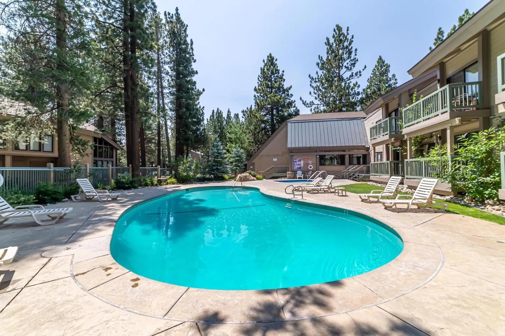 #338 - Naturally Sunlit Condo With Pool, Jacuzzi, Sauna, & Game Room Mammoth Lakes