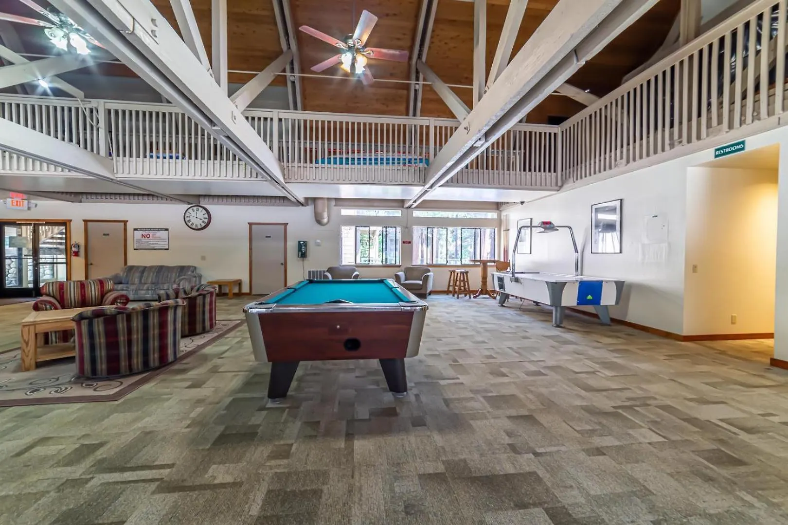 Holiday home #338 - Naturally Sunlit Condo With Pool, Jacuzzi, Sauna, & Game Room Mammoth Lakes