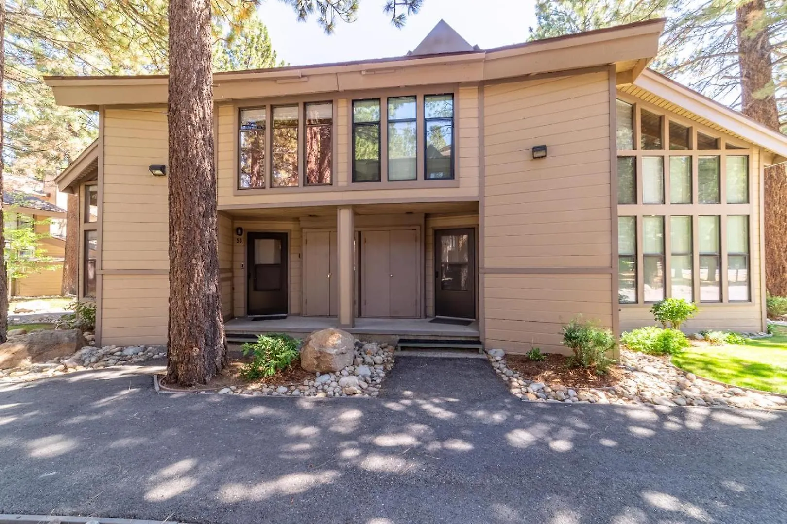 #338 - Naturally Sunlit Condo With Pool, Jacuzzi, Sauna, & Game Room Mammoth Lakes 0*,