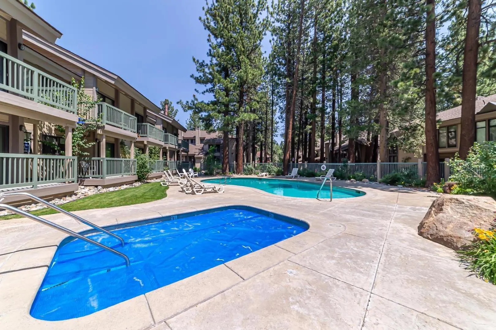 Holiday home #338 - Naturally Sunlit Condo With Pool, Jacuzzi, Sauna, & Game Room Mammoth Lakes