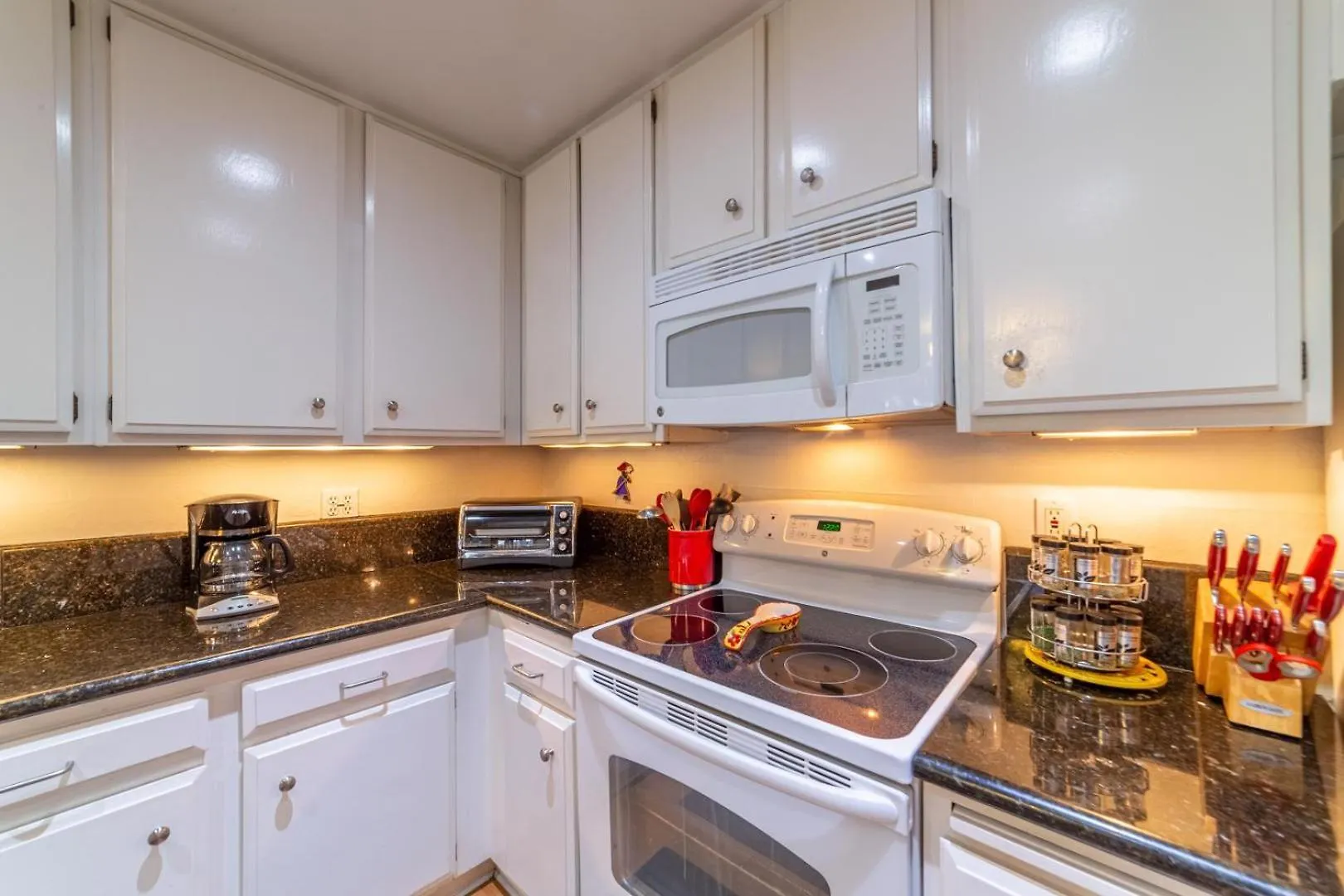 #338 - Naturally Sunlit Condo With Pool, Jacuzzi, Sauna, & Game Room Mammoth Lakes 0*,