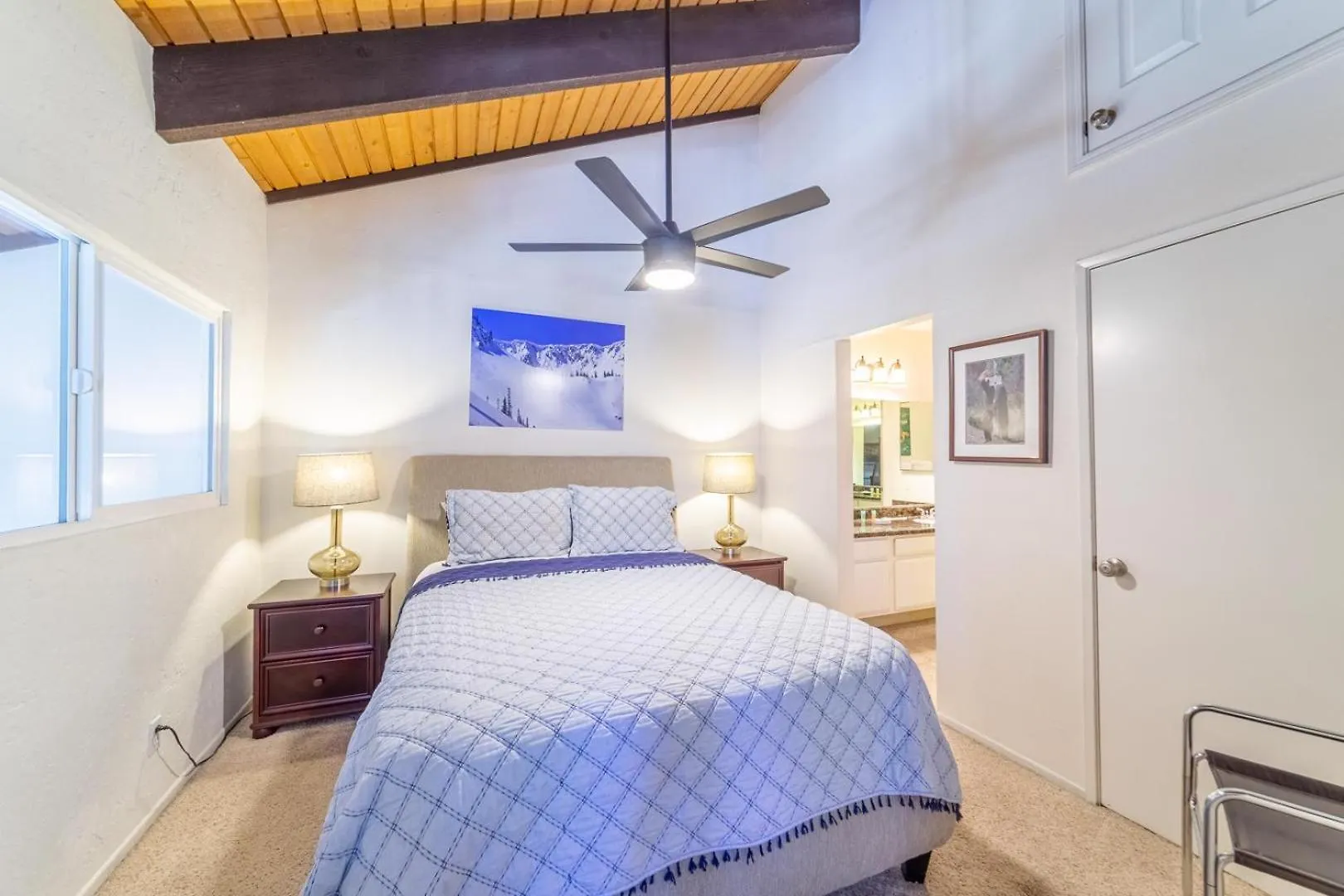 #338 - Naturally Sunlit Condo With Pool, Jacuzzi, Sauna, & Game Room Mammoth Lakes Holiday home