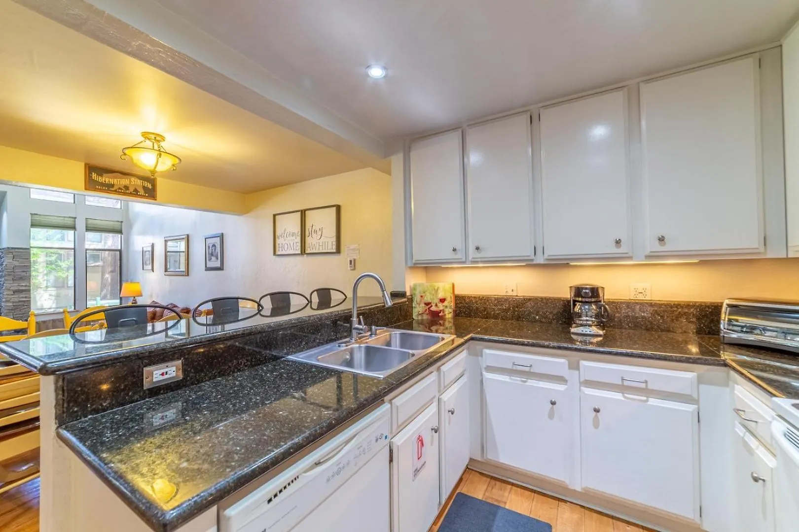 Holiday home #338 - Naturally Sunlit Condo With Pool, Jacuzzi, Sauna, & Game Room Mammoth Lakes