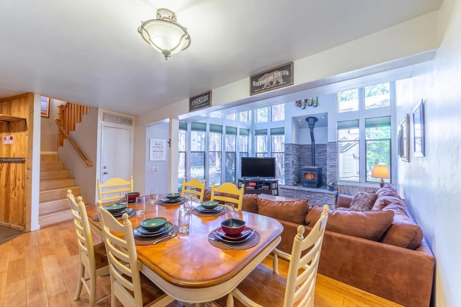 #338 - Naturally Sunlit Condo With Pool, Jacuzzi, Sauna, & Game Room Mammoth Lakes United States