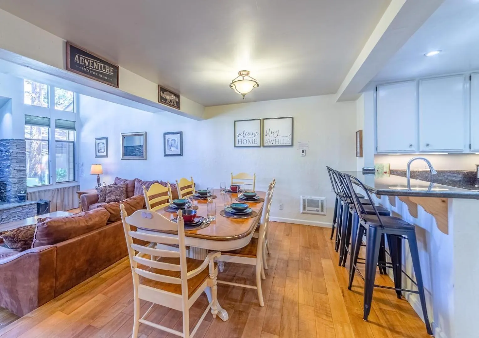 Holiday home #338 - Naturally Sunlit Condo With Pool, Jacuzzi, Sauna, & Game Room Mammoth Lakes