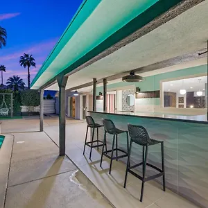 The Ritz - Luxury With Pool & Speakeasy Bar Holiday home Palm Springs