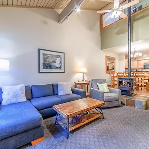 Holiday home #359 - Mountain Condo, Walk To Shops With Pool, Spa, & Game, Mammoth Lakes